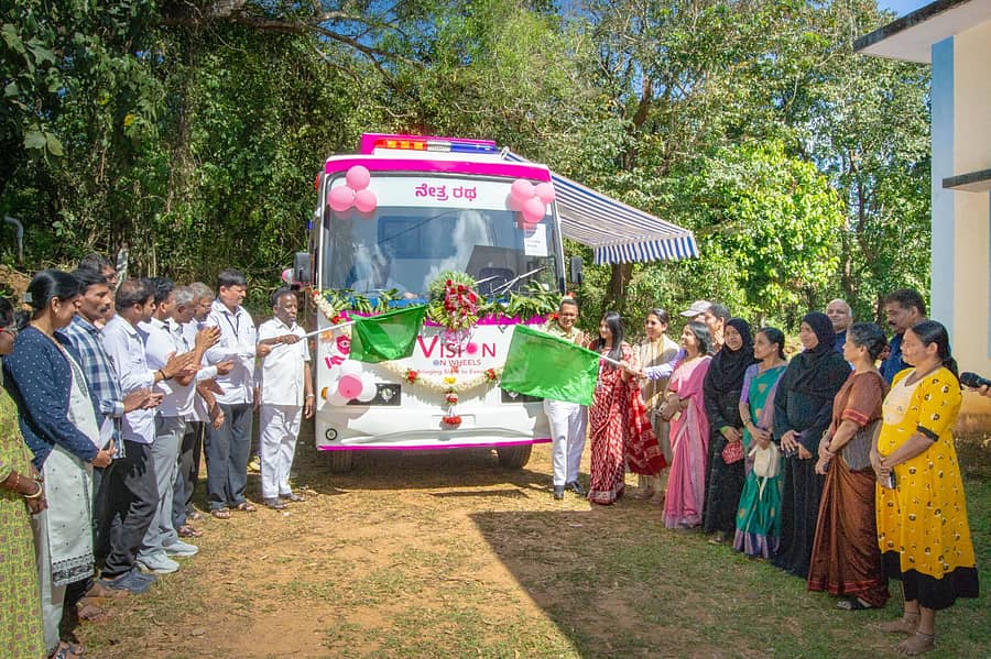 ಶಿರಸಿ ತಾಲ್ಲೂಕಿನ ಹುಲೇಕಲ್‍ನಲ್ಲಿ ಸಂಚಾರಿ ಕಣ್ಣಿನ ಆಸ್ಪತ್ರೆಗೆ ವಿಧಾನ ಪರಿಷತ್ ಸದಸ್ಯ ಶಾಂತಾರಾಮ ಸಿದ್ದಿ ಚಾಲನೆ ನೀಡಿದರು