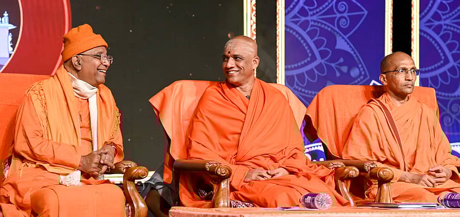 ಮೈಸೂರಿನ ಶ್ರೀರಾಮಕೃಷ್ಣ ಆಶ್ರಮದ ಶತಮಾನೋತ್ಸವ ಸಮಾರಂಭ ಸಮಾರೋಪದಲ್ಲಿ ಸ್ವಾಮಿ ಮುಕ್ತಿದಾನಂದ, ನಿರ್ಮಲಾನಂದನಾಥ ಸ್ವಾಮೀಜಿ ಹಾಗೂ ಸ್ವಾಮಿ ಯುಕ್ತೇಶಾನಂದ ಭಾಗವಹಿಸಿದ್ದರು– ಪ್ರಜಾವಾಣಿ ಚಿತ್ರ