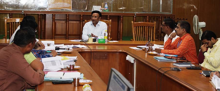 <div class="paragraphs"><p>ಬಾಗಲಕೋಟೆಯಲ್ಲಿ ಸೋಮವಾರ ನಡೆದ ಮಕ್ಕಳ ಮಾನಸಿಕ ಆರೋಗ್ಯ ಸುಧಾರಿಸುವ ಮತ್ತು ಆತ್ಮಹತ್ಯೆ ತಡೆಗಟ್ಟುವ ಸಮಿತಿ ಸಭೆಯಲ್ಲಿ ಜಿಲ್ಲಾಧಿಕಾರಿ ಸಂಗಪ್ಪ ಮಾತನಾಡಿದರು</p></div>