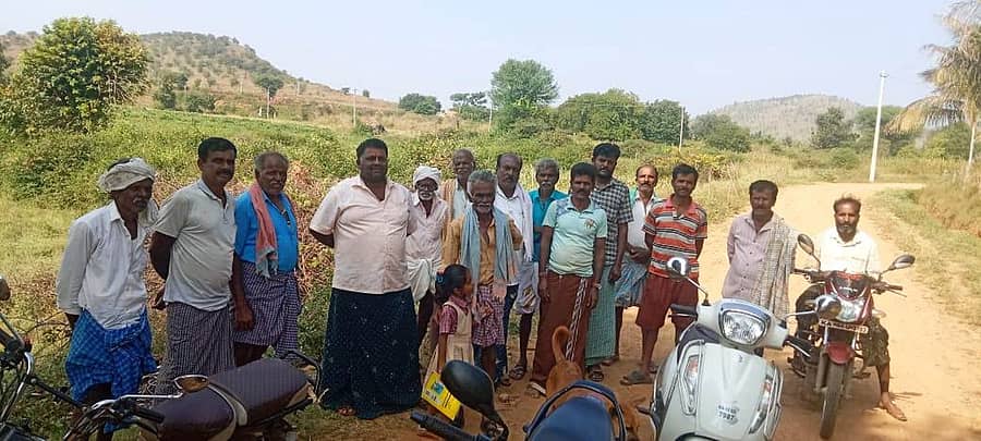 ಹುಳಿಯಾರು ಹೋಬಳಿ ಮೇಲನಹಳ್ಳಿ ಗ್ರಾಮದ ಬಳಿ ಘನತ್ಯಾಜ್ಯ ವಿಲೇವಾರಿ ಘಟಕ ಸ್ಥಾಪನೆಗೆ ಗ್ರಾಮಸ್ಥರು ವಿರೋಧ ವ್ಯಕ್ತಪಡಿಸಿದರು