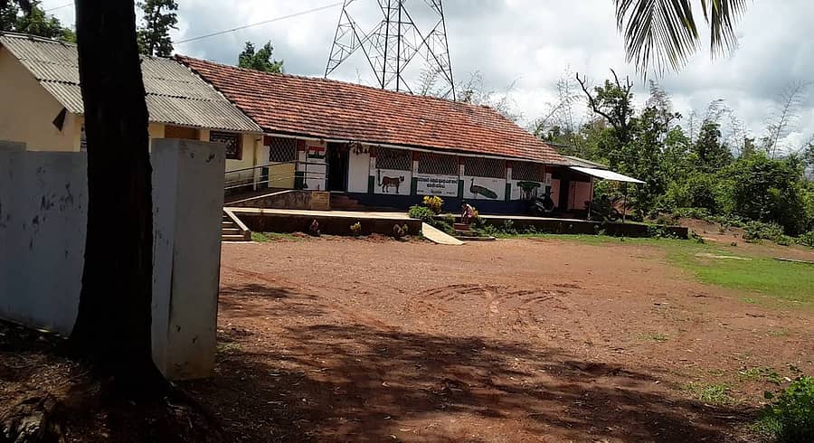 ಅಂಗನವಾಡಿ ಕೇಂದ್ರಗಳಿಗೆ ಸ್ವಂತ ಕಟ್ಟಡ ನಿರ್ಮಿಸಲು ಶಾಲಾ ಆವರಣದಲ್ಲಿ ಶಿರಸಿಯ ಮಹಿಳಾ ಮತ್ತು ಮಕ್ಕಳ ಅಭಿವೃದ್ಧಿ ಇಲಾಖೆ ಖಾಲಿ ನಿವೇಶನ ಗುರುತಿಸಿರುವುದು