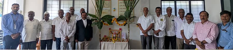 ಹುಕ್ಕೇರಿಯಲ್ಲಿನ ಪ್ರಭಾಕರ ಕೋರೆ ಕೋ-ಆಪರೇಟಿವ್‌ ಕ್ರೆಡಿಟ್ ಸೊಸೈಟಿಯ ಹುಕ್ಕೇರಿ ಶಾಖೆಯಲ್ಲಿ ಜರುಗಿದ 3ನೇ ವಾರ್ಷಿಕೋತ್ಸವದಲ್ಲಿ ಅಧ್ಯಕ್ಷ ಸದಾನಂದ ಕರಾಳೆ, ನಿರ್ದೇಶಕರು ಪಾಲ್ಗೊಂಡಿದ್ದರು