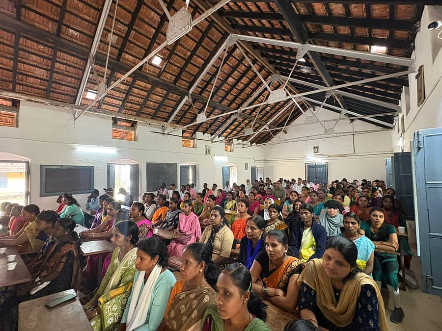 ವಿರಾಜಪೇಟೆಯ ಸರ್ಕಾರಿ ಪದವಿಪೂರ್ವ ಕಾಲೇಜಿನಲ್ಲಿ ಈಚೆಗೆ ನಡೆದ ಪೋಷಕರ ಸಭೆಯಲ್ಲಿ ಪಾಲ್ಗೊಂಡಿದ್ದ ಪೋಷಕರು