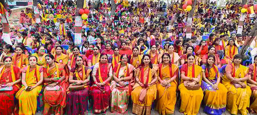 ಮಂಡ್ಯದ ಮಹಿಳಾ ಸರ್ಕಾರಿ ಕಾಲೇಜಿನ ವನರಂಗದಲ್ಲಿ ಮಂಗಳವಾರ ನಡೆದ ಕನ್ನಡ ಹಬ್ಬ–2025 ಕಾರ್ಯಕ್ರಮದಲ್ಲಿ ಭಾಗವಹಿಸಿದ್ದ ಸಭಿಕರು