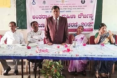 ಬೀದರ್ ತಾಲ್ಲೂಕಿನ ಕಮಠಾಣ ಗ್ರಾಮದಲ್ಲಿ ನಡೆದ ಕಾನೂನು ಅರಿವು ಹಾಗೂ ನೆರವು ಕಾರ್ಯಕ್ರಮದಲ್ಲಿ ಜಿಲ್ಲಾ ಕಾನೂನು ಸೇವೆಗಳ ಪ್ರಾಧಿಕಾರದ ಸದಸ್ಯ ಕಾರ್ಯದರ್ಶಿ ಪ್ರಕಾಶ ಬನಸೋಡೆ ಮಾತನಾಡಿದರು