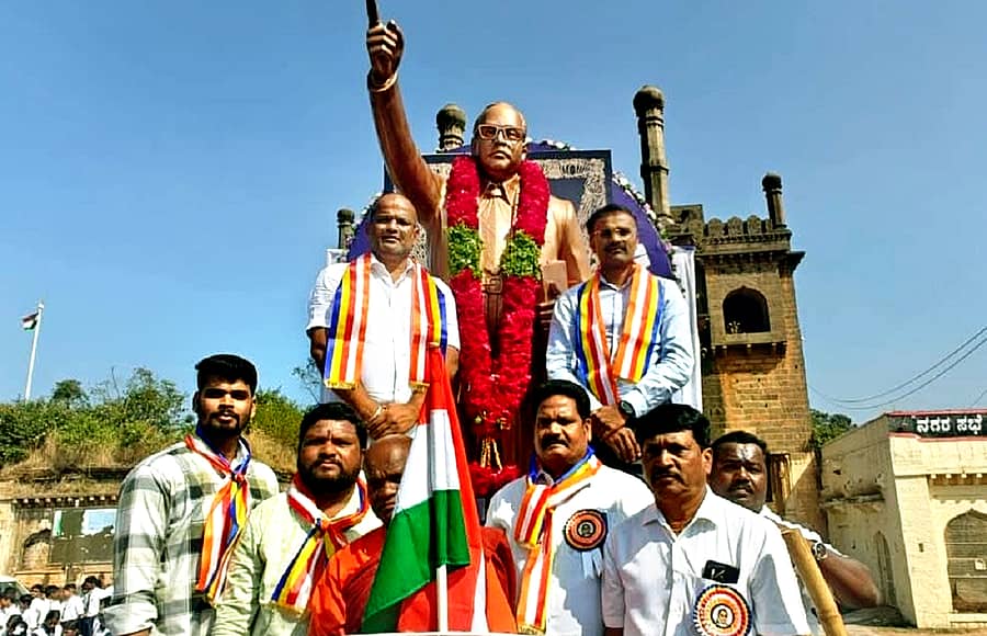 ಬಸವಕಲ್ಯಾಣದಲ್ಲಿ ಬುಧವಾರ ಸಂವಿಧಾನ ದಿನದ ಅಂಗವಾಗಿ ನಡೆದ ಮೆರವಣಿಗೆಯಲ್ಲಿ ಶಾಸಕ ಶರಣು ಸಲಗರ ಪಾಲ್ಗೊಂಡಿದ್ದರು 