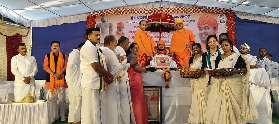 ಸಾಗರದಲ್ಲಿ ಸರ್ವತೋಭದ್ರ ಜೈನ ಸಮಾಜದ ವತಿಯಿಂದ ಬುಧವಾರ ಗುರುವಂದನೆ ಕಾರ್ಯಕ್ರಮ ನಡೆಯಿತು.