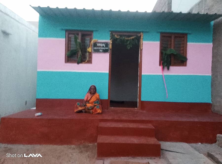 ಮುನಿರಾಬಾದ್ ಸಮೀಪ ಅಗಳಕೇರಾ ಗ್ರಾಮದ ಫಲಾನುಭವಿ ರಾಜಾ ಬೀ ಅವರಿಗೆ ಕೊಡಲಾದ ವಾತ್ಸಲ್ಯ ಕಾರ್ಯಕ್ರಮದ ಮನೆ