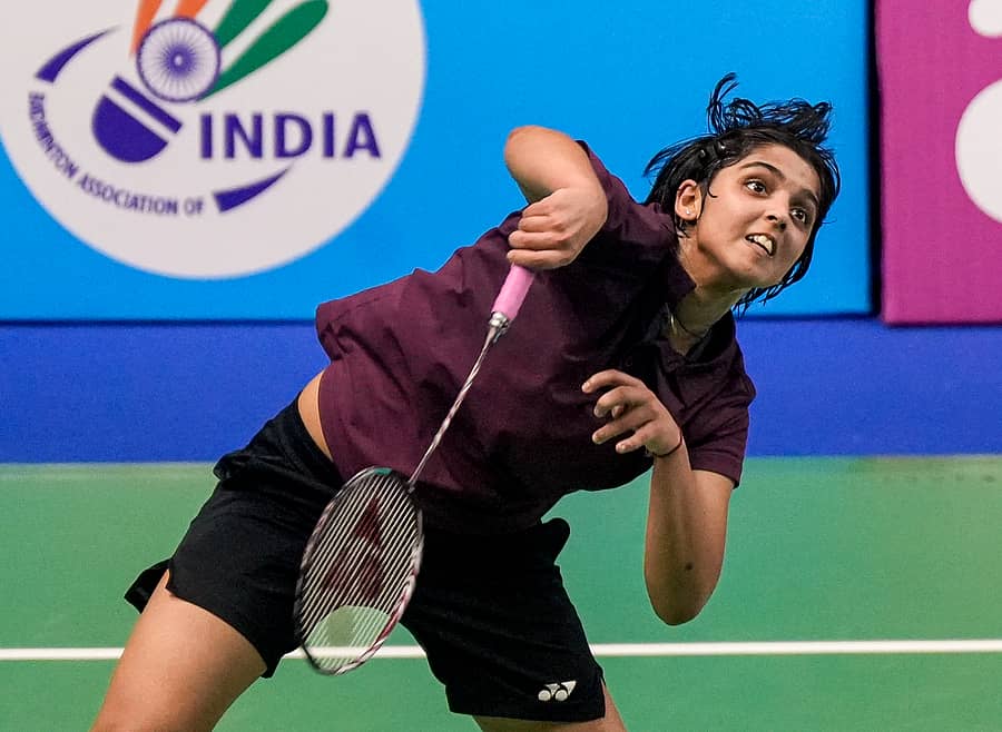 <div class="paragraphs"><p>ತನ್ವಿ ಶರ್ಮಾ ಅವರು ಶರ್ಟ್ ಹಿಂತಿರುಗಿಸಲು ಯತ್ನಿಸಿದರು. </p></div>