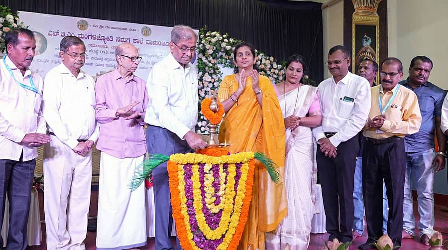 ವಾಮಂಜೂರಿನ ಎಸ್ಡಿಎಂ ಸಮಗ್ರ ಶಾಲೆಯ ಸಾಂಸ್ಕೃತಿಕ ಸ್ಪರ್ಧೆ ‘ಕಲೋತ್ಸವ’ವನ್ನು ಡಿ. ಹರ್ಷೇಂದ್ರ ಕುಮಾರ್ ಉದ್ಘಾಟಿಸಿದರು