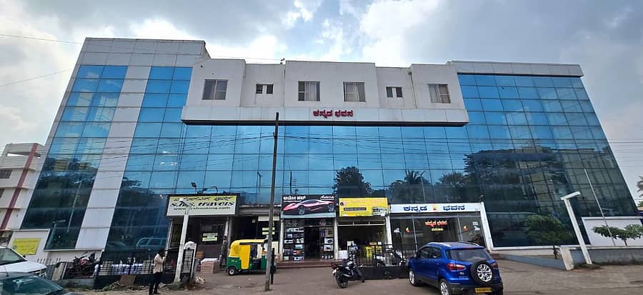 <div class="paragraphs"><p>ಬೆಳಗಾವಿಯ ನೆಹರೂ ನಗರದಲ್ಲಿ ನಿರ್ಮಿಸಿದ ನೂತನ ಕನ್ನಡ ಭವನ </p></div>