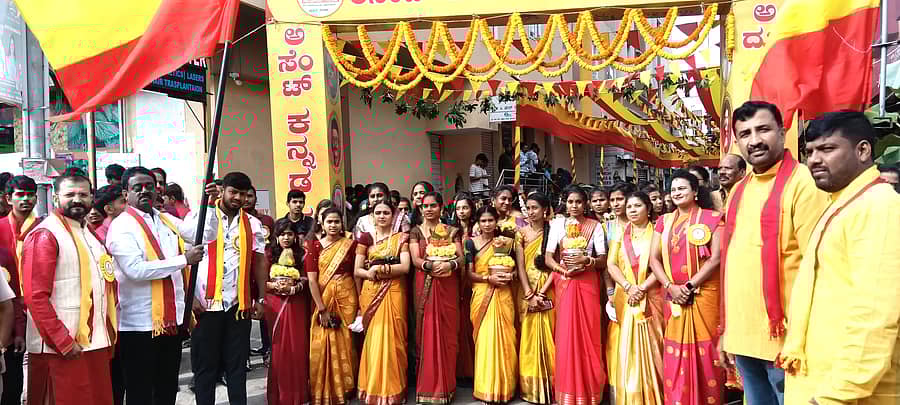 ಅಸೆಂಟ್ ಪದವಿ ಪೂರ್ವ ಕಾಲೇಜಿನಲ್ಲಿ ಕರ್ನಾಟಕ ರಾಜ್ಯೋತ್ಸವಕ್ಕೆ ಶಾಸಕ ಎಸ್. ಮುನಿರಾಜು ಮತ್ತು ಪ್ರಾಂಶುಪಾಲ ಬಿ.ಎಂ. ವೆಂಕಟೇಶ್ ಚಾಲನೆ ನೀಡಿದರು.