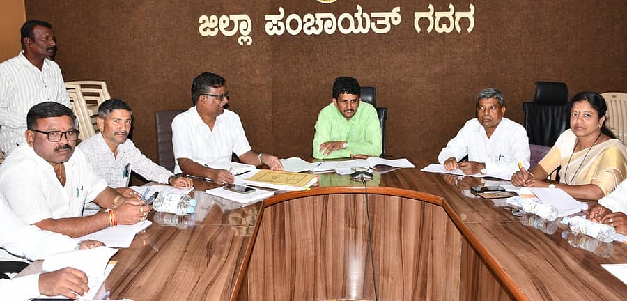 ಗದಗ ನಗರದ ಜಿಲ್ಲಾಡಳಿತ ಭವನದಲ್ಲಿ ನಡೆದ ತಾಲ್ಲೂಕು ಮಟ್ಟದ ಗ್ಯಾರಂಟಿ ಯೋಜನೆಗಳ ಪ್ರಗತಿ ಪರಿಶೀಲನಾ ಸಭೆಯಲ್ಲಿ ಅಶೋಕ ಮಂದಾಲಿ ಮಾತನಾಡಿದರು