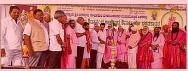 <div class="paragraphs"><p>ಬಾಳೆಹೊನ್ನೂರಿನ ರಂಭಾಪುರಿ ಪೀಠದಲ್ಲಿ ಆಯೋಜಿಸಿದ್ದ ಲಿಂಗೈಕ್ಯ ಶಿವಾನಂದ ಸ್ವಾಮೀಜಿ ಪೀಠಾರೋಹಣ ಶತಮಾನೋತ್ಸವ ಸಮಾರಂಭವನ್ನು ಮೈಸೂರಿನ ಸಂಸದ ಯದುವೀರ್ ಕೃಷ್ಣದತ್ತ ಚಾಮರಾಜೇಂದ್ರ ಒಡೆಯರ್ ಉದ್ಘಾಟಿಸಿದರು. ಸಚಿವ ವಿ.ಸೋಮಣ್ಣ, ಶಾಸಕ ಟಿ.ಡಿ.ರಾಜೇಗೌಡ,ವಿಧಾನಪರಿಷತ್ ಸದಸ್ಯ ಸಿ.ಟಿ.ರವಿ, ಡಿ.ಎನ್.ಜೀವರಾಜ್ ಭಾಗವಹಿಸಿದ್ದರು.</p></div>