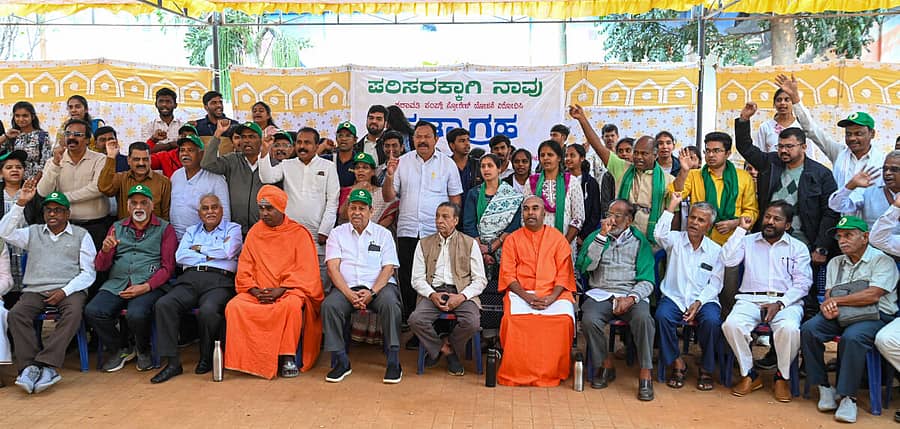 <div class="paragraphs"><p>‘ಶರಾವತಿ ಪಂಪ್ಡ್ ಸ್ಟೋರೇಜ್ ಯೋಜನೆ’ ವಿರೋಧಿಸಿ ಬೆಂಗಳೂರಿನ ಸ್ವಾತಂತ್ರ್ಯ ಉದ್ಯಾನದಲ್ಲಿ ಶನಿವಾರ ‘ಪರಿಸರಕ್ಕಾಗಿ ನಾವು’ ಸಂಘಟನೆಯ ನೇತೃತ್ವದಲ್ಲಿ ಶನಿವಾರ ಪ್ರತಿಭಟನೆ ನಡೆಯಿತು</p><p></p></div>