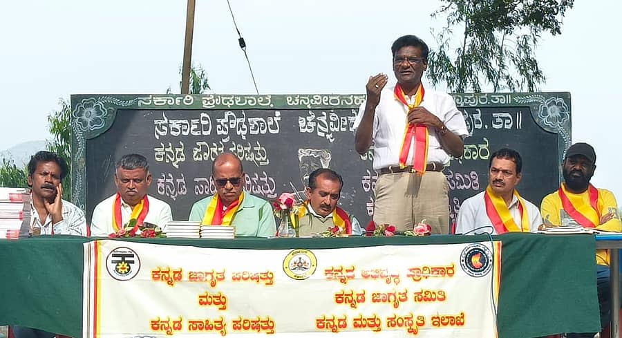 ದೊಡ್ಡಬಳ್ಳಾಪುರ ತಾಲ್ಲೂಕಿನ ಚನ್ನವೀರನಹಳ್ಳಿ ಸರ್ಕಾರಿ ಪ್ರೌಢ ಶಾಲೆಯಲ್ಲಿ ನಡೆದ  ಸಾಹಿತ್ಯ ವಿಜ್ಞಾನ ಸಂಸ್ಕೃತಿ ಸಮಾಗಮ-2025 ಕಾರ್ಯಕ್ರಮದಲ್ಲಿ ಲೆಕ್ಕಪರಿಶೋಧಕ ಕೆ.ಪಿ.ಲಕ್ಷ್ಮೀನಾರಾಯಣ್ ಮಾತನಾಡಿದರು