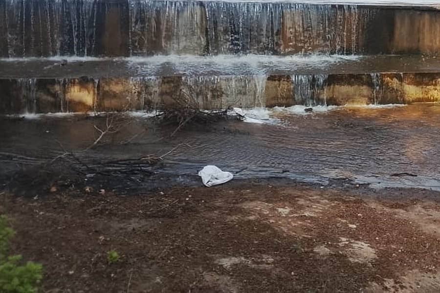 ಚನ್ನಗಿರಿ ತಾಲ್ಲೂಕು ವಡ್ನಾಳ್ ಗ್ರಾಮದ ಕೆರೆ ಉಬ್ರಾಣಿ ಏತ ನೀರಾವರಿ ಯೊಜನೆ ಅಡಿಯಲ್ಲಿ ಶನಿವಾರ ತುಂಬಿ ಕೋಡಿ ಬಿದ್ದಿರುವುದು.