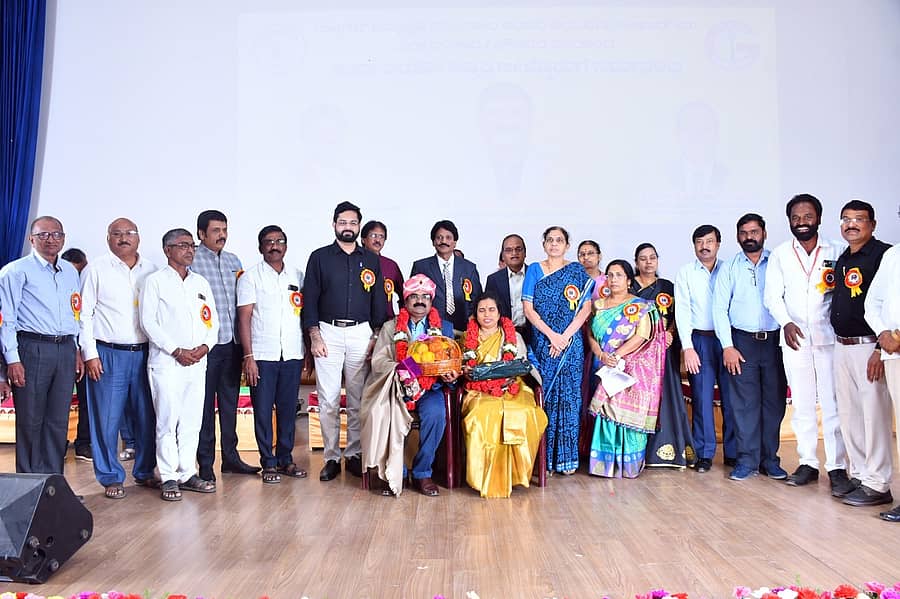 ಪಿಡಿಎ ಎಂಜಿನಿಯರಿಂಗ್‌ ಕಾಲೇಜಿನಲ್ಲಿ ನಡೆದ ಸಮಾರಂಭದಲ್ಲಿ ಜೆಸ್ಕಾಂ ನಿರ್ದೇಶಕ (ತಾಂತ್ರಿಕ) ಎನ್.ಆರ್.ಎಂ. ನಾಗರಾಜನ್ ದಂಪತಿಯನ್ನು ಕಂಪನಿಯ ವ್ಯವಸ್ಥಾಪಕ ನಿರ್ದೇಶಕ ಕೃಷ್ಣ ಬಾಜಪೇಯಿ ಸನ್ಮಾನಿಸಿ ಬೀಳ್ಕೊಟ್ಟರು