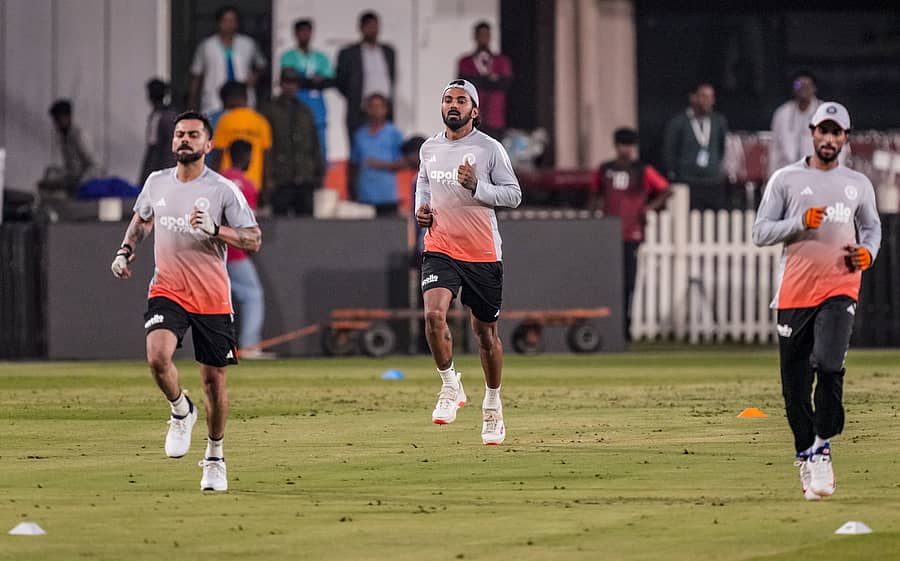 <div class="paragraphs"><p>ರಾಂಚಿಯಲ್ಲಿ ಅಭ್ಯಾಸ ನಡೆಸಿದ ಭಾರತ ತಂಡದ ವಿರಾಟ್ ಕೊಹ್ಲಿ, ಕೆ.ಎಲ್. ರಾಹುಲ್ ಮತ್ತು ತಿಲಕ್ ವರ್ಮಾ </p></div>