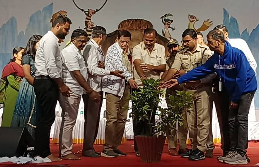 ಹಾಸನದ ಮಲೆನಾಡು ಎಂಜಿನಿಯರಿಂಗ್ ಕಾಲೇಜಿನಲ್ಲಿ ಆಯೋಜಿಸಿದ್ದ ವನ್ಯ ಚೈತನ್ಯ ಕಾರ್ಯಕ್ರಮವನ್ನು ಚೌಡುವಳ್ಳಿ ಜಗದೀಶ್ ಉದ್ಘಾಟಿಸಿದರು