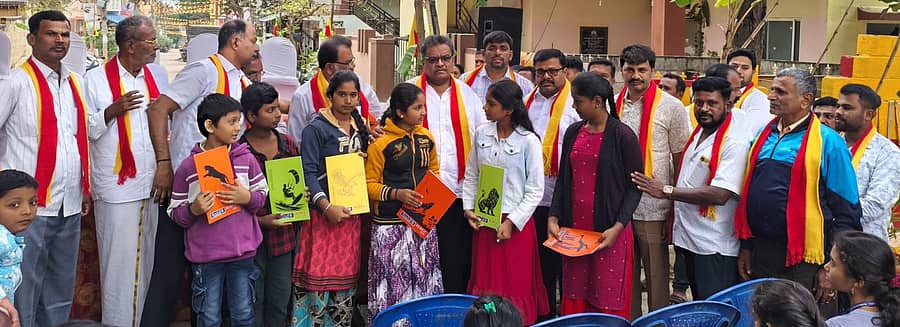 <div class="paragraphs"><p>ರಾಮನಗರದ ವಿಜಯನಗರ ಡಾ. ರಾಜ್‍ಕುಮಾರ್ ಮುಖ್ಯರಸ್ತೆಯಲ್ಲಿ ಗೆಳೆಯರ ಬಳಗದ ವತಿಯಿಂದ ಕನ್ನಡ ರಾಜ್ಯೋತ್ಸವ ಕಾರ್ಯಕ್ರಮದಲ್ಲಿ&nbsp;ನಗರಸಭೆ ಅಧ್ಯಕ್ಷ ಕೆ. ಶೇಷಾದ್ರಿ ಶಶಿ ಮಾತನಾಡಿದರು.&nbsp;</p></div>