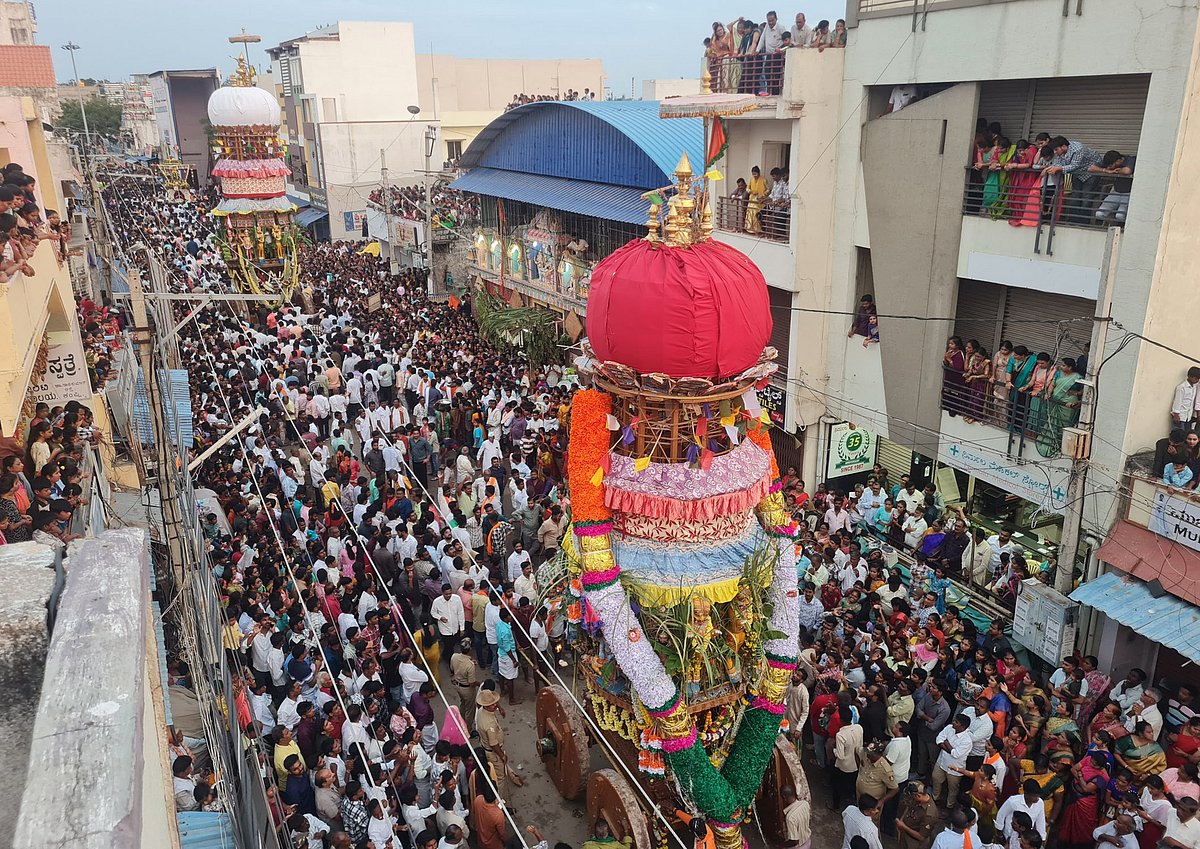 Rathotsava Festival: ಕಂಪ್ಲಿ: ಪೇಟೆ ಬಸವೇಶ್ವರ, ನೀಲಮ್ಮ ರಥೋತ್ಸವ ವೈಭವ