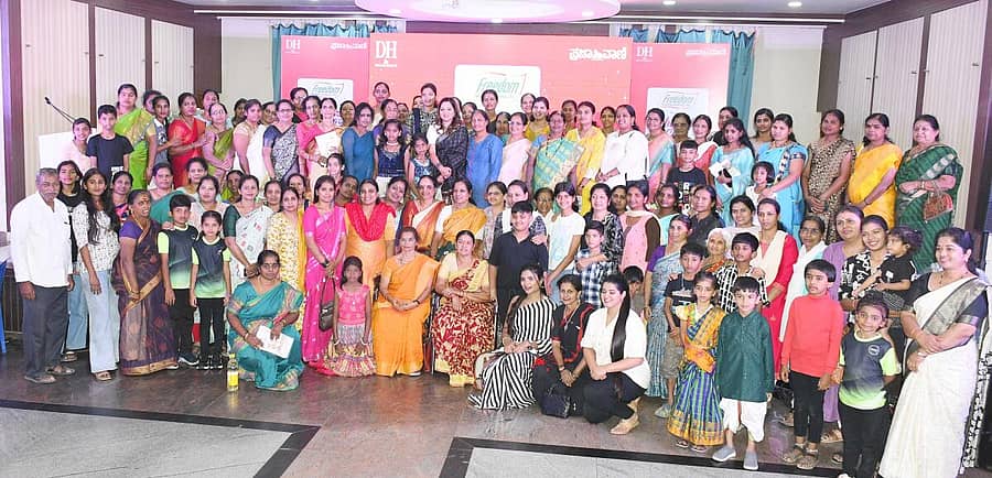 <div class="paragraphs"><p>ಭೂಮಿಕಾ ಕ್ಲಬ್‌ ಕಾರ್ಯಕ್ರಮದ ಕೊನೆಯಲ್ಲಿ ಹೀಗೊಂದು ಫೋಟೊ ಫೋಸ್</p></div>