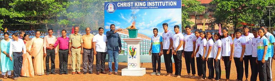 ರಾಷ್ಟ್ರಮಟ್ಟದ ವಾಲಿಬಾಲ್ ಆಟಗಾರ ಕಾರ್ಕಳದ ಝಕ್ರಿಯಾ ಕ್ರೀಡಾಜ್ಯೋತಿ ಬೆಳಗಿಸಿದರು