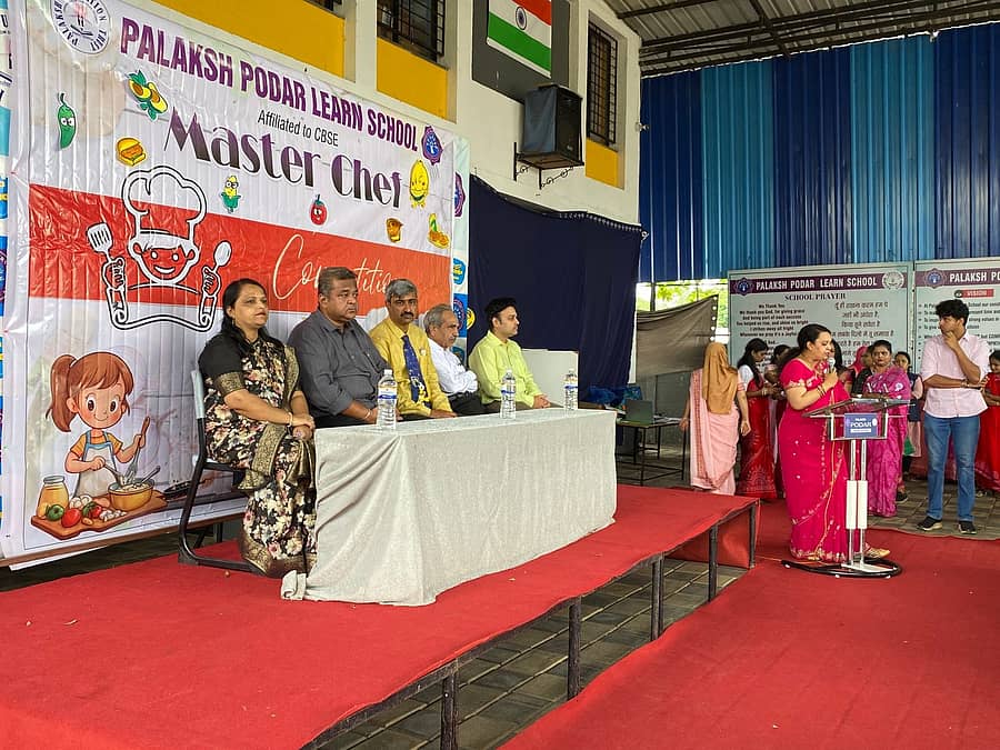 ಧಾರವಾಡ ಪಾಲಾಕ್ಷ ಪೋದಾರ ಲರ್ನ್ ಸ್ಕೂಲ್‍ನಲ್ಲಿ ನಡೆದ ಮಾಸ್ಟರ್ ಶೆಫ್‌-ಅಗ್ನಿರಹಿತ ಅಡುಗೆ ಸ್ಪರ್ಧೆ ಕಾರ್ಯಕ್ರಮದಲ್ಲಿ ಗಣ್ಯರು ಪಾಲ್ಗೊಂಡಿದ್ದರು