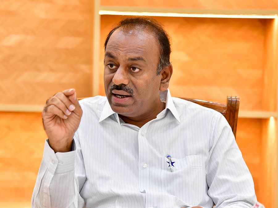 <div class="paragraphs"><p>ರಾಜಶೇಖರ ಹಿಟ್ನಾಳ</p></div>