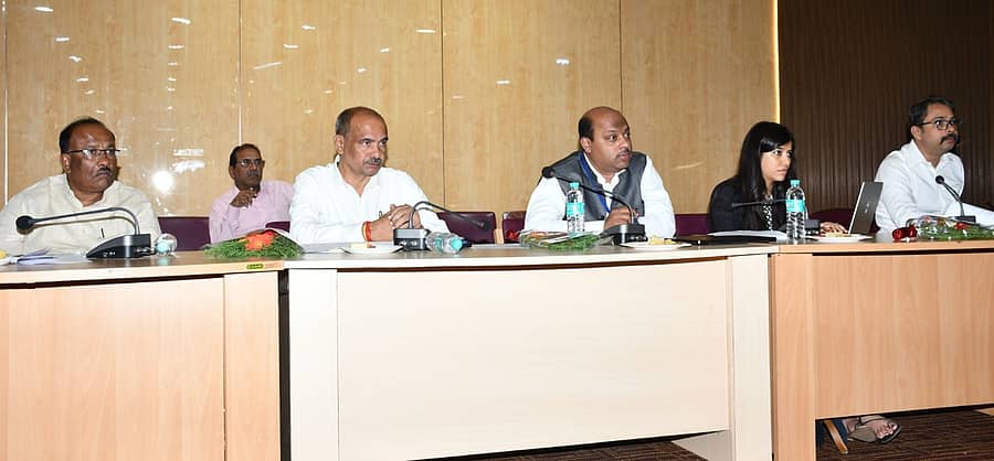 ಗದಗ ಜಿಲ್ಲಾ ಪಂಚಾಯಿತಿ ಸಭಾಂಗಣದಲ್ಲಿ ಸೋಮವಾರ ನಡೆದ ಆರ್ಪಿಆರ್ಪಿ ಯೋಜನೆಯ ಪ್ರಗತಿ ಪರಿಶೀಲನಾ ಸಭೆಯಲ್ಲಿ ಜಿಲ್ಲಾಧಿಕಾರಿ ಸಿ.ಎನ್.ಶ್ರೀಧರ್ ಮಾತನಾಡಿದರು