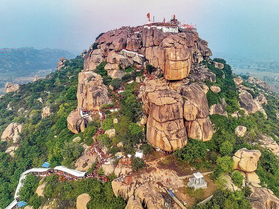 ಅಂಜನಾದ್ರಿ ಬೆಟ್ಟದ ವಿಹಂಗಮ ನೋಟ –ಪ್ರಜಾವಾಣಿ ಚಿತ್ರ/ಭರತ್ ಕಂದಕೂರ