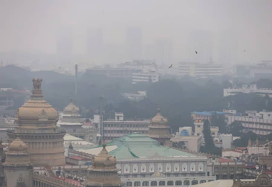 <div class="paragraphs"><p>ಬೆಂಗಳೂರಿನಲ್ಲಿ ಮೋಡ ಕವಿದ ಮಾತಾವರಣ</p></div>