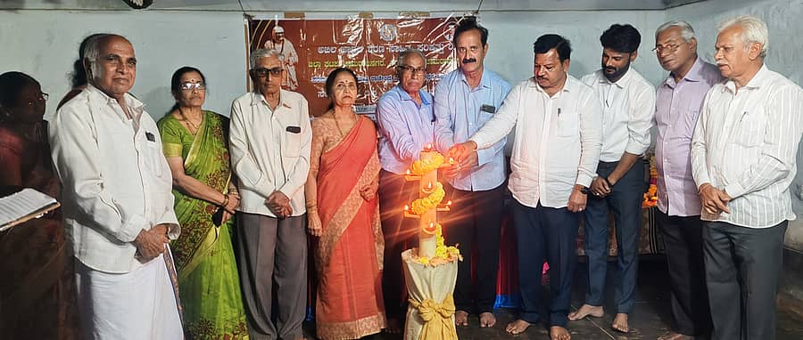 ಚಾಮರಾಜನಗರದ ಕರಿನಂಜನಪುರದಲ್ಲಿರುವ ಗುಬ್ಬಿ ತೋಟದಪ್ಪ ವಿದ್ಯಾರ್ಥಿನಿಯರ ನಿಲಯದಲ್ಲಿ ಜಿಲ್ಲಾ ಹಾಗೂ ತಾಲ್ಲೂಕು ಶರಣ ಸಾಹಿತ್ಯ ಪರಿಷತ್ ವತಿಯಿಂದ ಹಮ್ಮಿಕೊಂಡಿದ್ದ ದತ್ತಿ ಉಪನ್ಯಾಸ ಕಾರ್ಯಕ್ರಮವನ್ನು ಅಖಿಲ ಭಾರತ ಶರಣ ಸಾಹಿತ್ಯ ಪರಿಷತ್‌ನ ಜಿಲ್ಲಾ ಪ್ರಧಾನ ಕಾರ್ಯದರ್ಶಿ ಬಿ.ಕೆ.ರವಿಕುಮಾರ್ ಉದ್ಘಾಟಿಸಿದರು