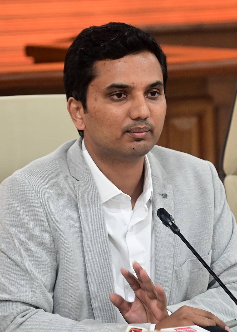 ದರ್ಶನ್ ಎಚ್‌.ವಿ 