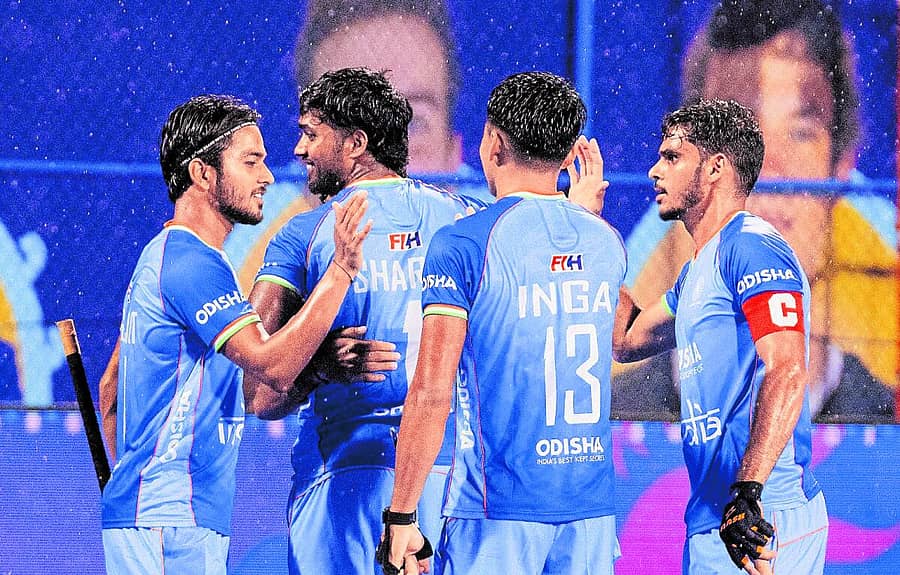 <div class="paragraphs"><p>ಗೋಲು ಗಳಿಸಿದ ಸಂಭ್ರಮದಲ್ಲಿ ಭಾರತ ತಂಡದ ಆಟಗಾರರು ಎಕ್ಸ್ ಚಿತ್ರ</p></div>