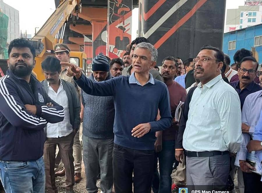 ಕೃಷ್ಣಬೈರೇಗೌಡ ಅವರು ಮೆಟ್ರೊ ಕಾಮಗಾರಿಯನ್ನು ಬುಧವಾರ ಪರಿಶೀಲಿಸಿದರು. ಪೊಮ್ಮಲ ಸುನೀಲ್ ಕುಮಾರ್, ರವಿಶಂಕರ್ ಉಪಸ್ಥಿತರಿದ್ದರು