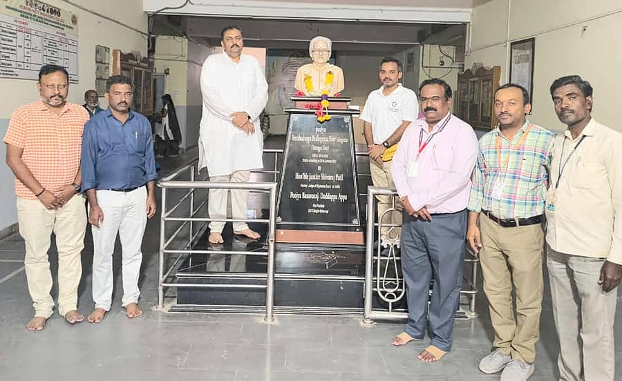 ಸುರಪುರದ ವೀರಪ್ಪ ನಿಷ್ಠಿ ಎಂಜಿನಿಯರಿಂಗ್ ಕಾಲೇಜಿನಲ್ಲಿ ಬುಧವಾರ ಏರ್ಪಡಿಸಿದ್ದ ಚರ್ಚಾಕೂಟವನ್ನು ಅರ್ಜುನ್ ಶರ್ಮಾ ಉದ್ಘಾಟಿಸಿದರು