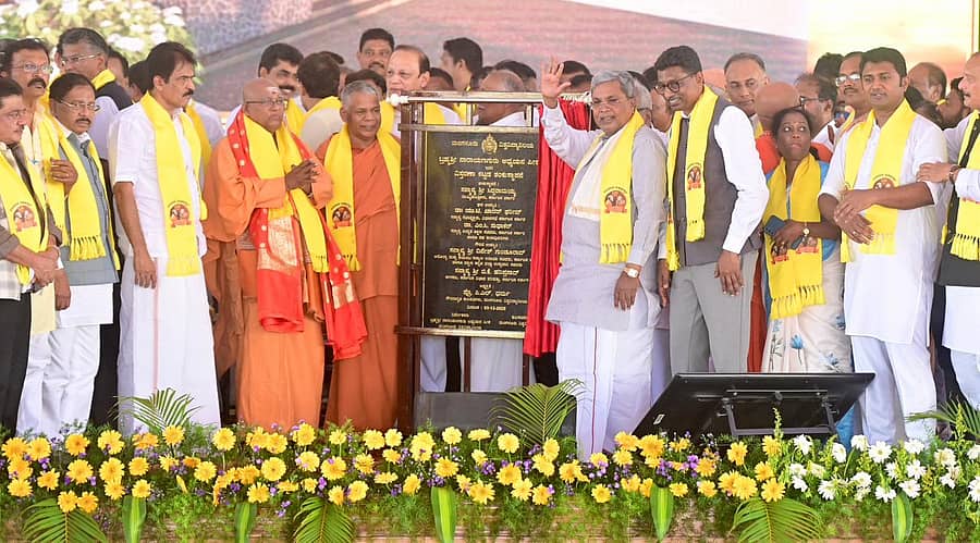 <div class="paragraphs"><p>ಮಂಗಳೂರು ವಿಶ್ವವಿದ್ಯಾನಿಲಯದ ಬ್ರಹ್ಮಶ್ರೀ ನಾರಾಯಣಗುರು ಅಧ್ಯಯನ ಪೀಠದ ಕಟ್ಟಡ ವಿಸ್ತರಣೆಗೆ ಮುಖ್ಯಮಂತ್ರಿ ಸಿದ್ದರಾಮಯ್ಯ ಬುಧವಾರ  ಶಂಕುಸ್ಥಾಪನೆ ನೆರವೇರಿಸಿದರು.</p></div>