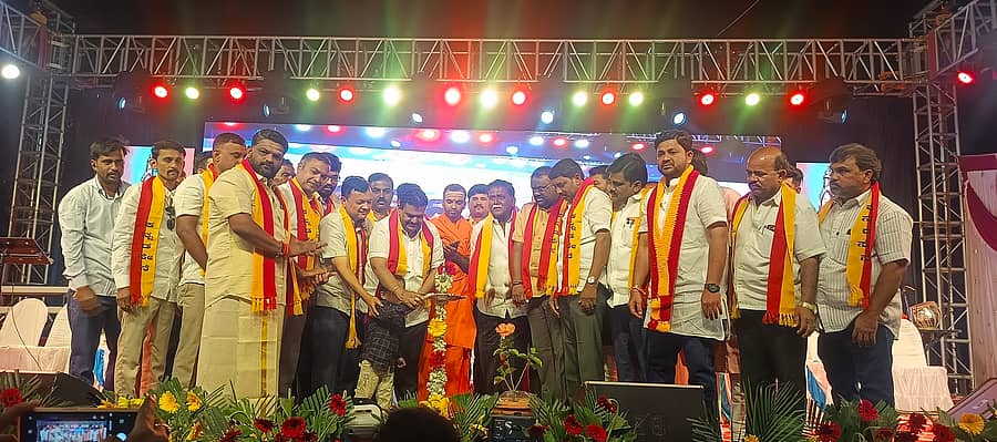 ತಾವರಗೇರಾ ಪಟ್ಟಣದಲ್ಲಿ ನಡೆದ ಕನ್ನಡ ರಾಜೋತ್ಸವ ಮತ್ತು ಕನ್ನಡಿಗರ ಉತ್ಸವ ಕಾರ್ಯಕ್ರಮವನ್ನು ವಿಧಾನಸಭೆ ವಿರೋಧ ಪಕ್ಷದ ಮುಖ್ಯ ಸಚೇತಕ ದೊಡ್ಡನಗೌಡ ಪಾಟೀಲ ಉದ್ಘಾಟಿಸಿದರು