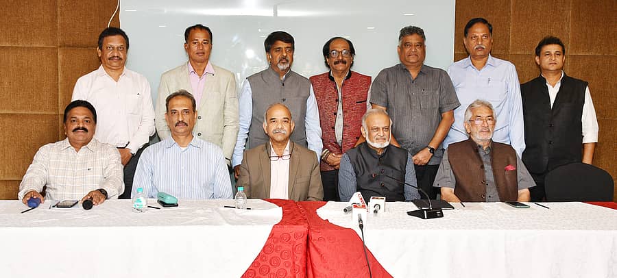 ಕೆಎಸ್‌ಸಿಎ ಚುನಾವಣೆಯ ‘ಟೀಮ್ ಬ್ರಿಜೇಶ್’ ಬಣದ ಸದಸ್ಯರು ಶಿವಮೊಗ್ಗದಲ್ಲಿ ಬುಧವಾರ ಪತ್ರಿಕಾಗೋಷ್ಠಿಯಲ್ಲಿ ಭಾಗವಹಿಸಿದ್ದರು