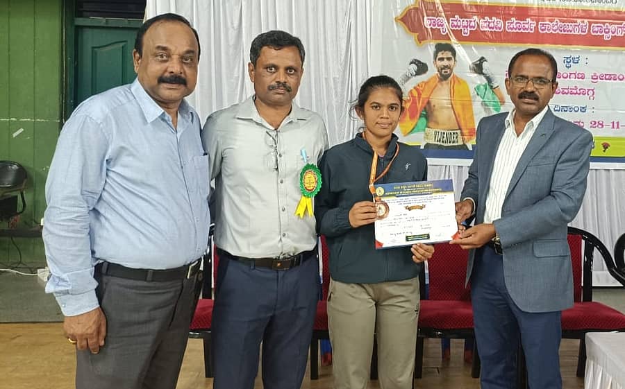 ಕನಕಪುರ ರಾಜ್ಯಮಟ್ಟದ ಬಾಕ್ಸಿಂಗ್‌ನಲ್ಲಿ ಕಂಚಿನ ಪದಕ ಪಡೆದ ಎಚ್.ಮಾನಸ