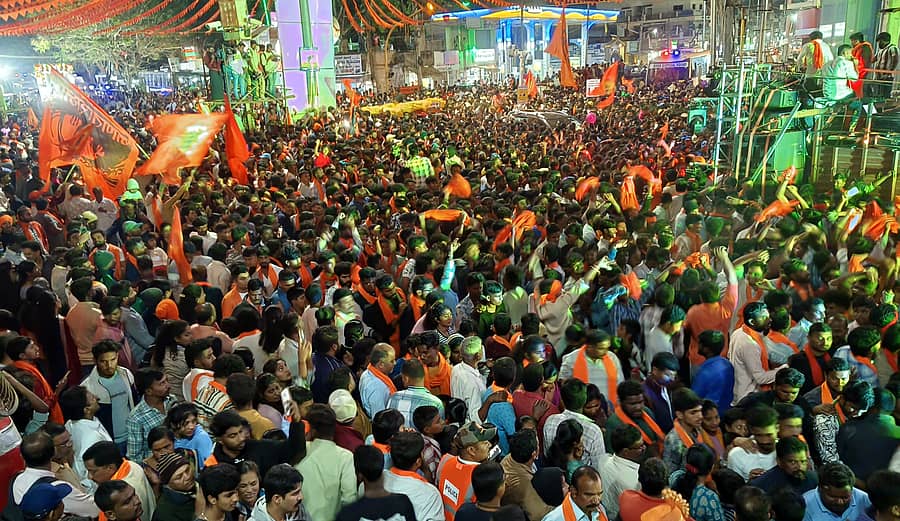 ಚಿಕ್ಕಮಗಳೂರಿನಲ್ಲಿ ದತ್ತ ಜಯಂತಿ ಪ್ರಯುಕ್ತ ಬುಧವಾರ ನಡೆದ ಶೋಭಾಯಾತ್ರೆಯಲ್ಲಿ ಅಪಾರ ಸಂಖ್ಯೆಯ ಜನ ಪಾಲ್ಗೊಂಡಿದ್ದರು  ಪ್ರಜಾವಾಣಿ ಚಿತ್ರ: ಎ.ಎನ್.ಮೂರ್ತಿ