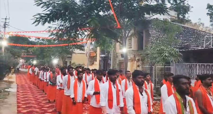 ಸುರಪುರ ಸಮೀಪದ ರಂಗಂಪೇಟೆಯಲ್ಲಿ ಹನುಮ ಮಾಲಾಧಾರಿಗಳಿಂದ ಸಂಕೀರ್ತನಾ ಯಾತ್ರೆ ಜರುಗಿತು