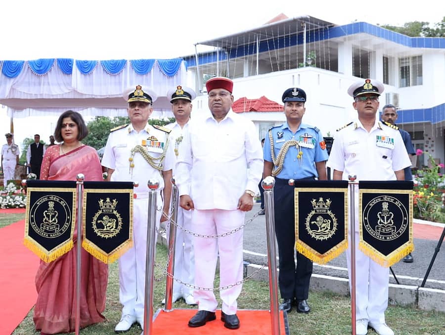 ಕಾರವಾರದ ಕದಂಬ ನೌಕಾನೆಲೆಯಲ್ಲಿ ನಡೆದ ನೌಕಾದಿನ ಕಾರ್ಯಕ್ರಮದಲ್ಲಿ ರಾಜ್ಯಪಾಲ ಥಾವರಚಂದ್ ಗೆಹಲೋತ್ ಪಾಲ್ಗೊಂಡಿದ್ದರು. ಕರ್ನಾಟಕ ನೌಕಾಪಡೆ ಮುಖ್ಯಸ್ಥ ರಿಯರ್ ಅಡ್ಮಿರಲ್ ವಿಕ್ರಮ್ ಮೆನನ್, ನೌಕಾದಳದ ಹಿರಿಯ ಅಧಿಕಾರಿಗಳು ಪಾಲ್ಗೊಂಡಿದ್ದರು.