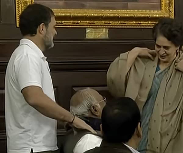 <div class="paragraphs"><p>ರಾಹುಲ್ ಗಾಂಧಿ, ಮಲ್ಲಿಕಾರ್ಜುನ ಖರ್ಗೆ, ಪ್ರಿಯಾಂಕಾ ಗಾಂಧಿ ವಾದ್ರಾ</p></div>