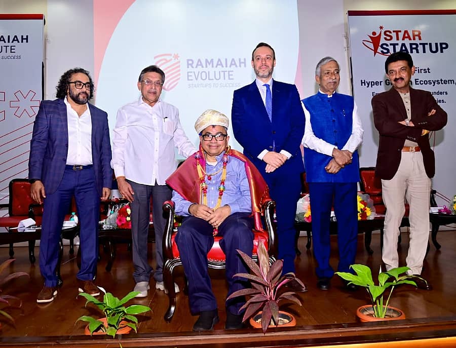 ರಾಮಯ್ಯ ಎವಲ್ಯೂಟ್ ಸ್ಟಾರ್ಟ್ ಅಫ್ ಅವಾರ್ಡ್– 2025 ಕಾರ್ಯಕ್ರಮದಲ್ಲಿ ಕೃಷ್ಣಕುಮಾರ್ ನಟರಾಜನ್ ಅವರನ್ನು ಗೌರವಿಸಲಾಯಿತು