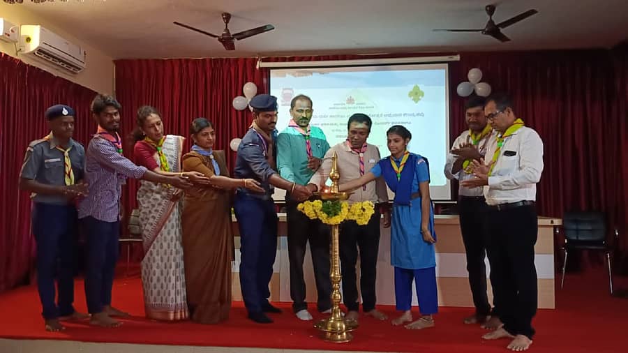 ಹೆಬ್ರಿಯ ಸರ್ಕಾರಿ ಪ್ರಥಮ ದರ್ಜೆ ಕಾಲೇಜಿನ ರೋವರ್ಸ್–ರೇಂಜರ್ಸ್ ಮತ್ತು ಐ.ಕ್ಯು.ಎ.ಸಿ. ಘಟಕಗಳ ಸಹಯೋಗದಲ್ಲಿ ಕಾಲೇಜು ಮಟ್ಟದ 1 ದಿನದ ಅಭಿವಿನ್ಯಾಸ ತರಬೇತಿ ಕಾರ್ಯಕ್ರಮವನ್ನು ಉಡುಪಿ (ಸ್ಕೌಟ್ಸ್‌) ರೋವರ್ ಸ್ಕೌಟ್ಸ್‌ ಲೀಡರ್‌ ಜಿಲ್ಲಾ ಸಹಾಯಕ ಆಯುಕ್ತ ವಿತೇಶ್ ಕಾಂಚನಾ ಉದ್ಘಾಟಿಸಿದರು