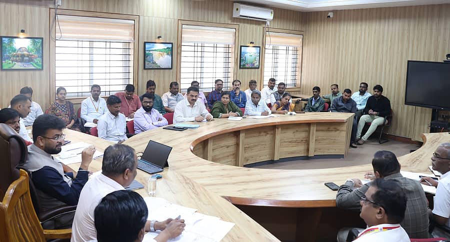 ಬೆಳಗಾವಿಯಲ್ಲಿ ಜಿಲ್ಲಾ ಪಂಚಾಯಿತಿ ಸಿಇಒ ರಾಹುಲ್‌ ಶಿಂಧೆ ಚಳಿಗಾಲದ ಅಧಿವೇಶನ ಸಿದ್ಧತೆ ಕುರಿತು ಅಧಿಕಾರಿಗಳಿಗೆ ನಿರ್ದೇಶನ ನೀಡಿದರು