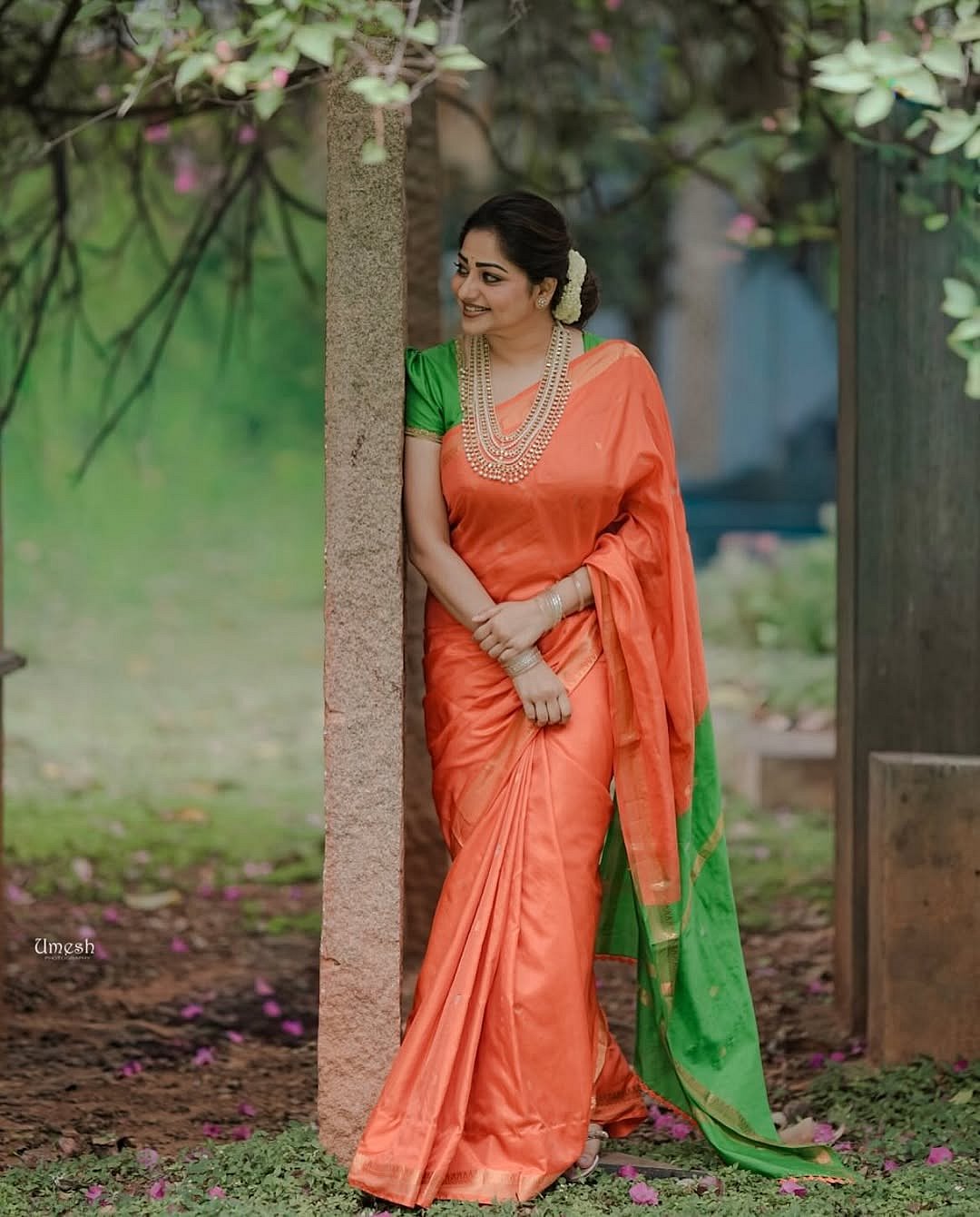 Visual Story: ಕೇಸರಿ ಬಣ್ಣದ ಸೀರೆಯಲ್ಲಿ ಕಣ್ಮನ ಸೆಳೆದ ಡಿಂಪಲ್‌ ಕ್ವೀನ್‌